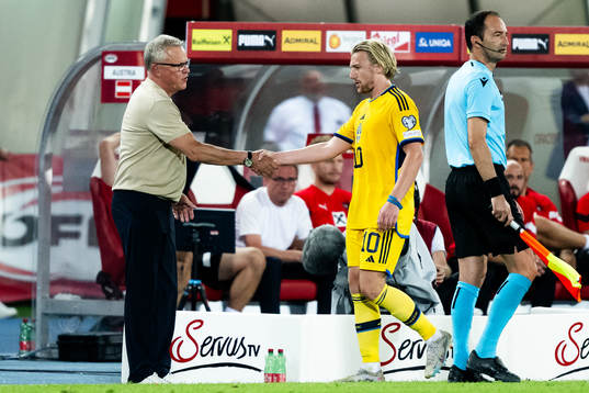 Head coach Janne Andersson and Emil Forsberg of Sweden