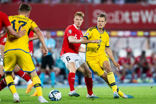 Viktor Gyökeres and Viktor Claesson against Nicolas