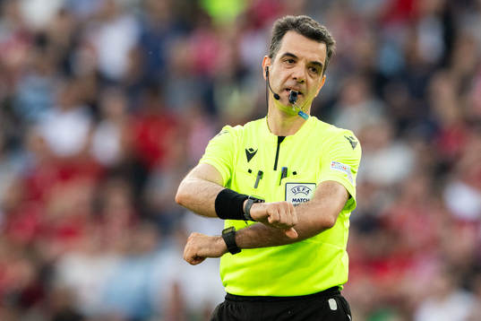 Referee Aleksandar Stavrev