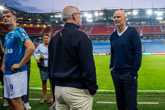 Ståle Solbakken, head coach of Norway, talks to Gøran
