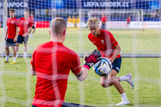 Bläddra bland fler bilder av Football, UEFA U21 Euro, day 1, Norway, Training