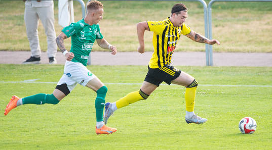 Bläddra bland fler bilder av Fotboll, division 2, IFK Hässleholm - Hässleholms IF
