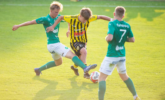 IFK Hässleholms Jussi Tikkanen i matchen i division 2