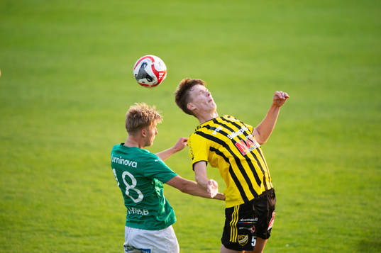 IFK Hässleholms Axel Henriksson i matchen i division 2
