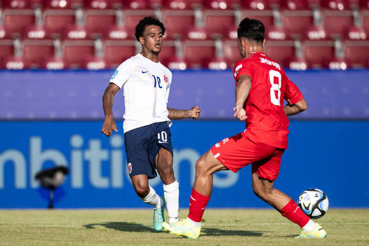 Oscar Bobb of Norway and Ardon Jashari of Switzerland
