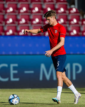 David Møller Wolfe of Norway warms up