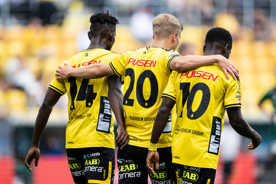 Elfsborgs Gottfrid Rapp jublar med Jalal Abdullah och