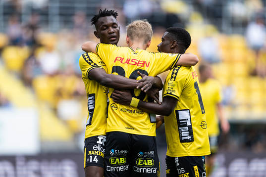Elfsborgs Gottfrid Rapp jublar med Jalal Abdullah och