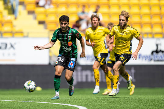 Varbergs Ismet Lushaku och Elfsborgs Jack Cooper-Love