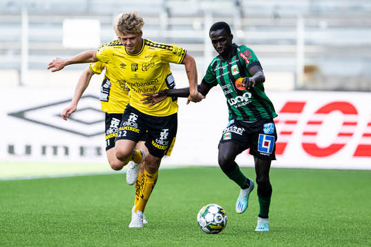 Elfsborgs Kevin Holmen och Varbergs Edmilson Santos