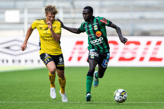 Elfsborgs Kevin Holmen och Varbergs Edmilson Santos