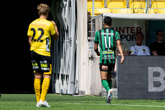 Varbergs Eliton Pardinho Toreta Junior får rött kort och