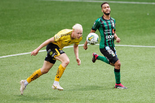 Elfsborgs André Boman och Varbergs Vinicius Nogueira de