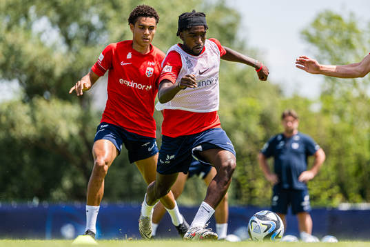 Antonio Nusa and Warren Kamanzi of the Norwegian under-21