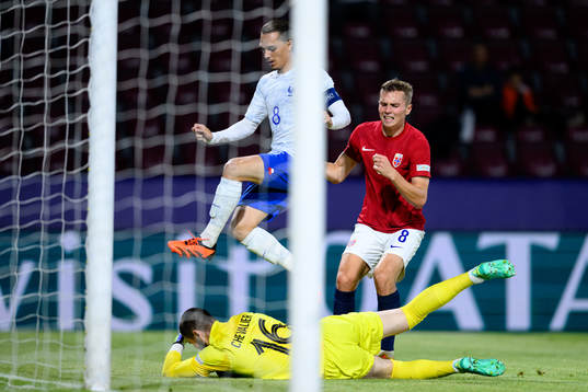 Maxence Caqueret of France and Johan Hove of Norway