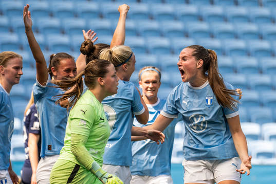 Malmö FFs Linnea Svensson jublar