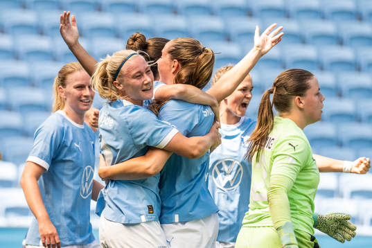 Bläddra bland fler bilder av Fotboll, Div 1 södra, dam, Malmö FF - FC Rosengård 1917