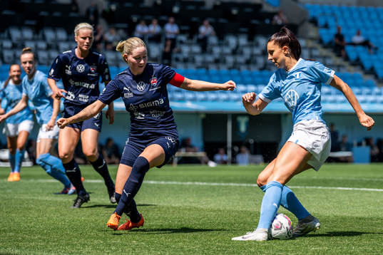 FC Rosengårds Saga Hagman och Malmö FFs Malin Gunnarsson
