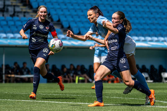 Malmö FFs Malin Gunnarsson och FC Rosengårds Mathilde