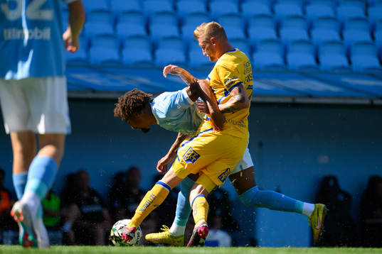 Malmö FFs Joseph Ceesay och IFK Göteborgs Sebastian
