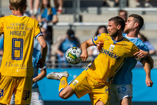 IFK Göteborgs Marcus Berg och Malmö FFs Gabriel Busanello