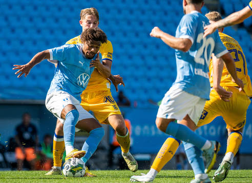 Malmö FFs Joseph Ceesay  och IFK Göteborgs Linus