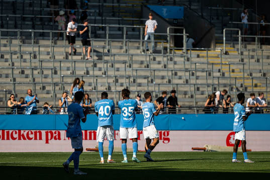Malmö FFs spelare tackar supportrar