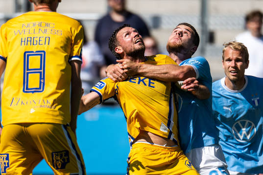 IFK Göteborgs Marcus Berg och Malmö FFs Gabriel Busanello
