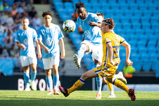 Malmö FFs Emmanuel Lomotey och IFK Göteborgs Lucas Kåhed