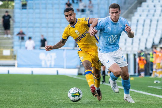 IFK Göteborgs Alai Hussain Ghasem och Malmö FFs Gabriel