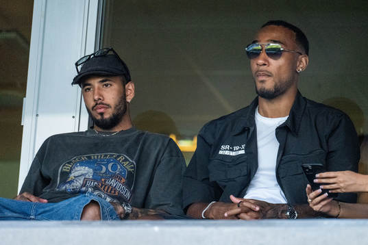 Malmö FFs Sergio Pena och Derek Cornelius på läktaren