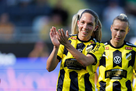 Häckens Elin Rubensson jublar