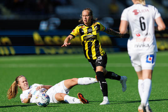 Växjö DFFs Elin Nilsson och Häckens Filippa Curmark
