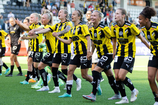Häckens spelare jublar
