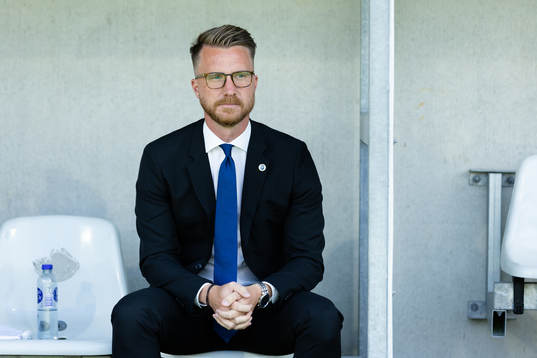 Växjö DFFs tränare Olof Unogård innan fotbollsmatchen i