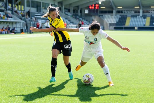 Häckens Hanna Wijk och Växjö DFFs Nesrin Akgun