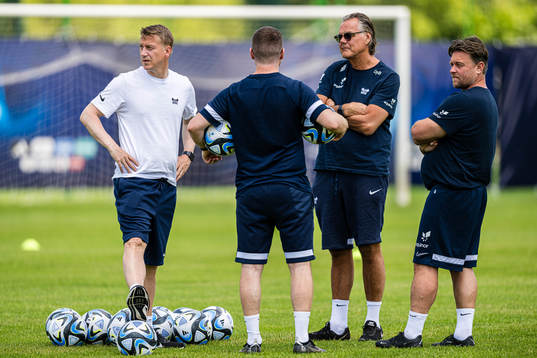 Leif Gunnar Smerud, head coach, and Fysio Bård Homstøl of
