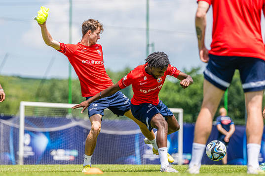 Håkon Evjen and Warren Kamanzi of the Norwegian under-21