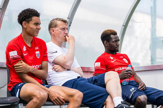 Antonio Nusa, Leif Gunnar Smerud, head coach, and Joshua