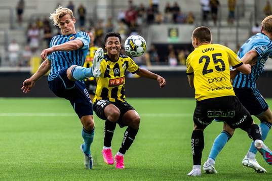 Djurgårdens Hampus Finndell och Häckens Momodou Lamin