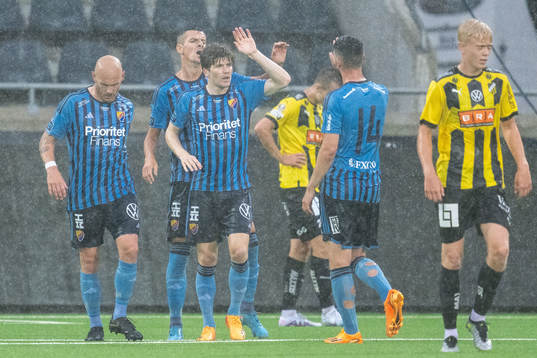 Djurgårdens Oliver Berg jublar