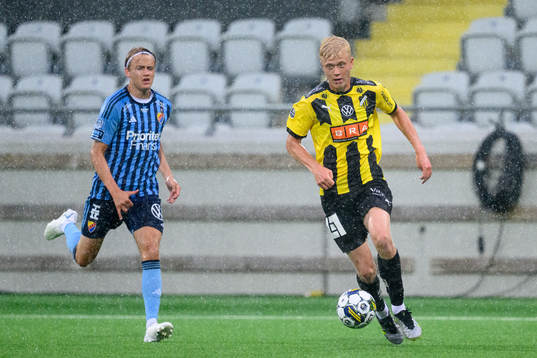 Djurgårdens Oskar Fallenius och Häckens Isak Brusberg