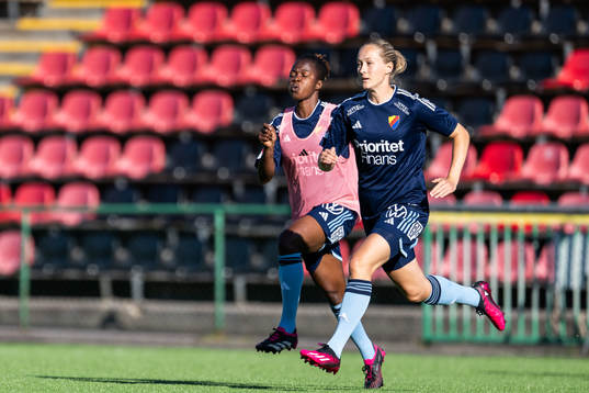 Djurgårdens Portia Boakye och Sanna Kullberg