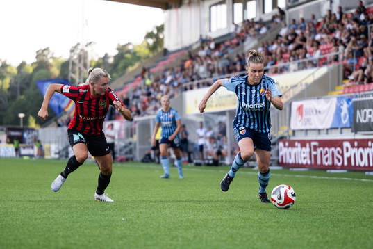Brommapojkarnas Ellen Toivio och Djurgårdens Ebba Hed