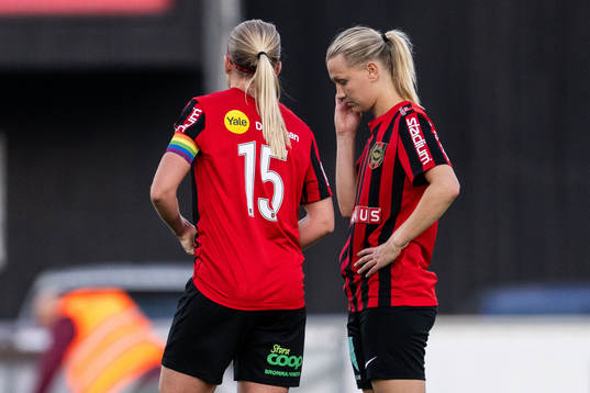 Brommapojkarnas Elsa Karlsson och Sara Olai deppar