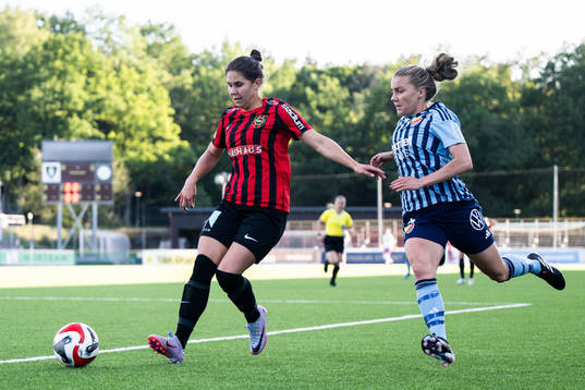 Brommapojkarnas Julia Olsson och Djurgårdens Ebba Hed