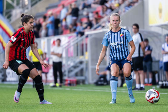 Brommapojkarnas Julia Olsson och Djurgårdens Nellie Lilja