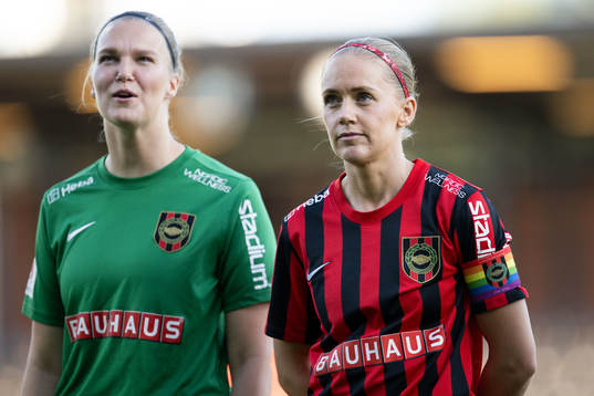 Brommapojkarnas målvakt Nichole Persson och Elsa Karlsson
