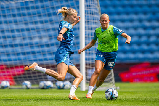 Ada Hegerberg and Guro Bergsvand of the Norwegian women's