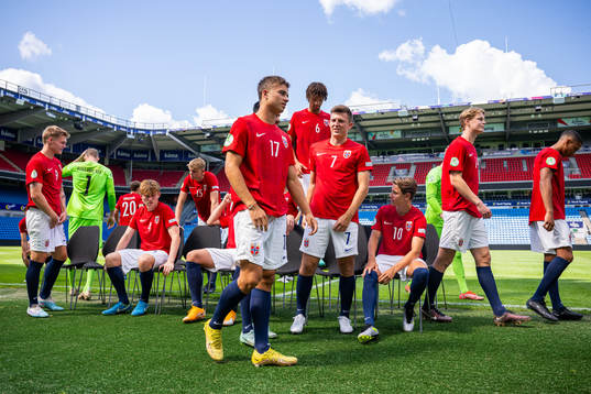 Henrik Skogvold, Syver Aas and players of the Norwegian U19